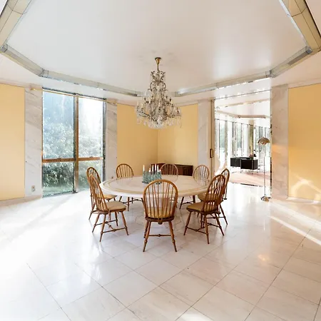 Von Blofeld Villa *